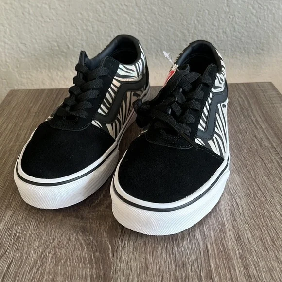 NWT Vans Suede Metallic Zebra New Sneakers Womens Size 8 - Picture 5 of 8